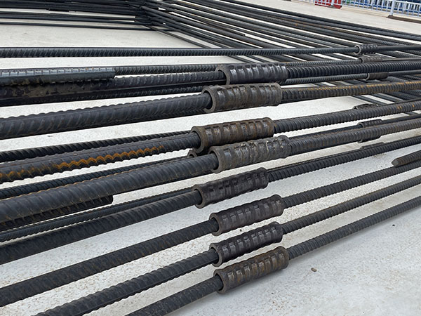 冷擠壓鋼筋套筒施工現(xiàn)場-10.jpg