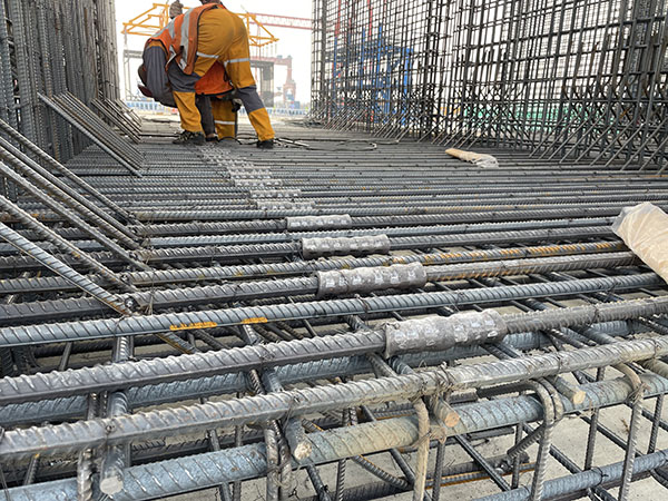 冷擠壓鋼筋套筒施工現場-4.jpg